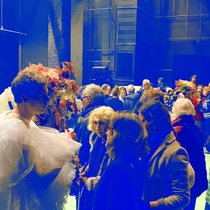 Visite tactile des décors et des costumes