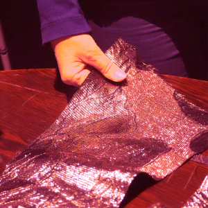 Visite tactile des décors et des costumes
